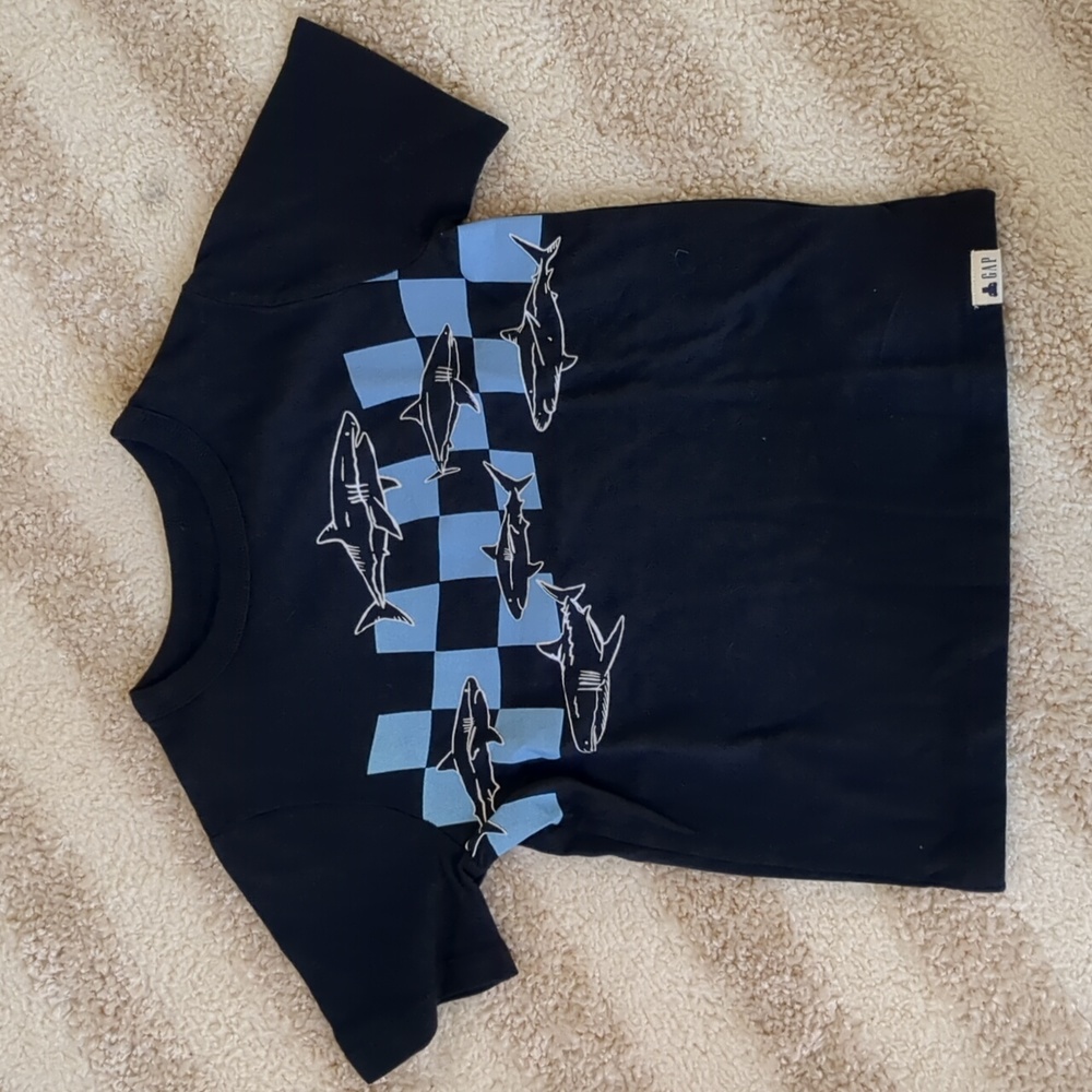 Gap shark t-shirt size 4T or 4 years
